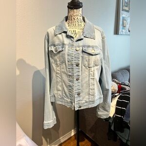 Light Wash Denim Jacket - Women's Casual Jean Jacket
